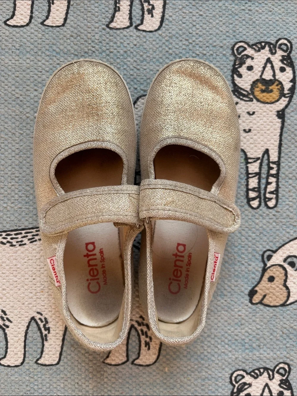 Cienta Girls Gold Mary Jane Shoes with Velcro Strap